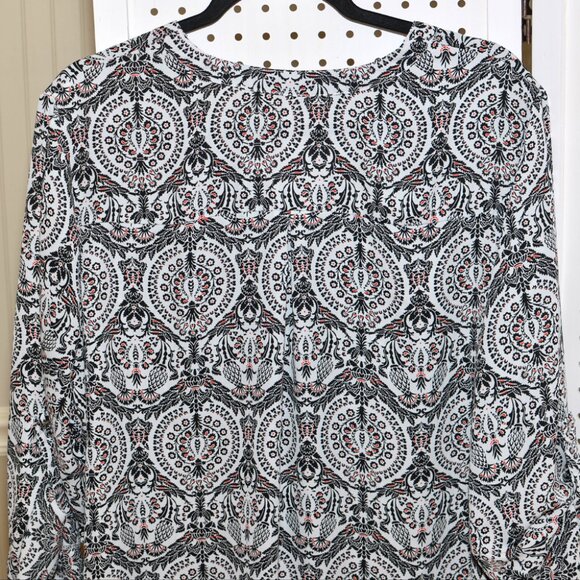 Plus Size Cato 18/20 Black, White & Red High-Low Blouse With Roll Tab Sleeves - Picture 10 of 11